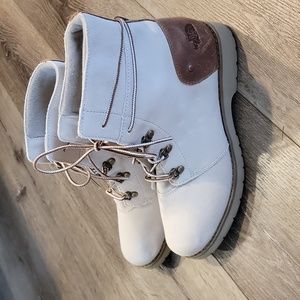Almost New-North Face, US Size 9.5, Creme Color Boots